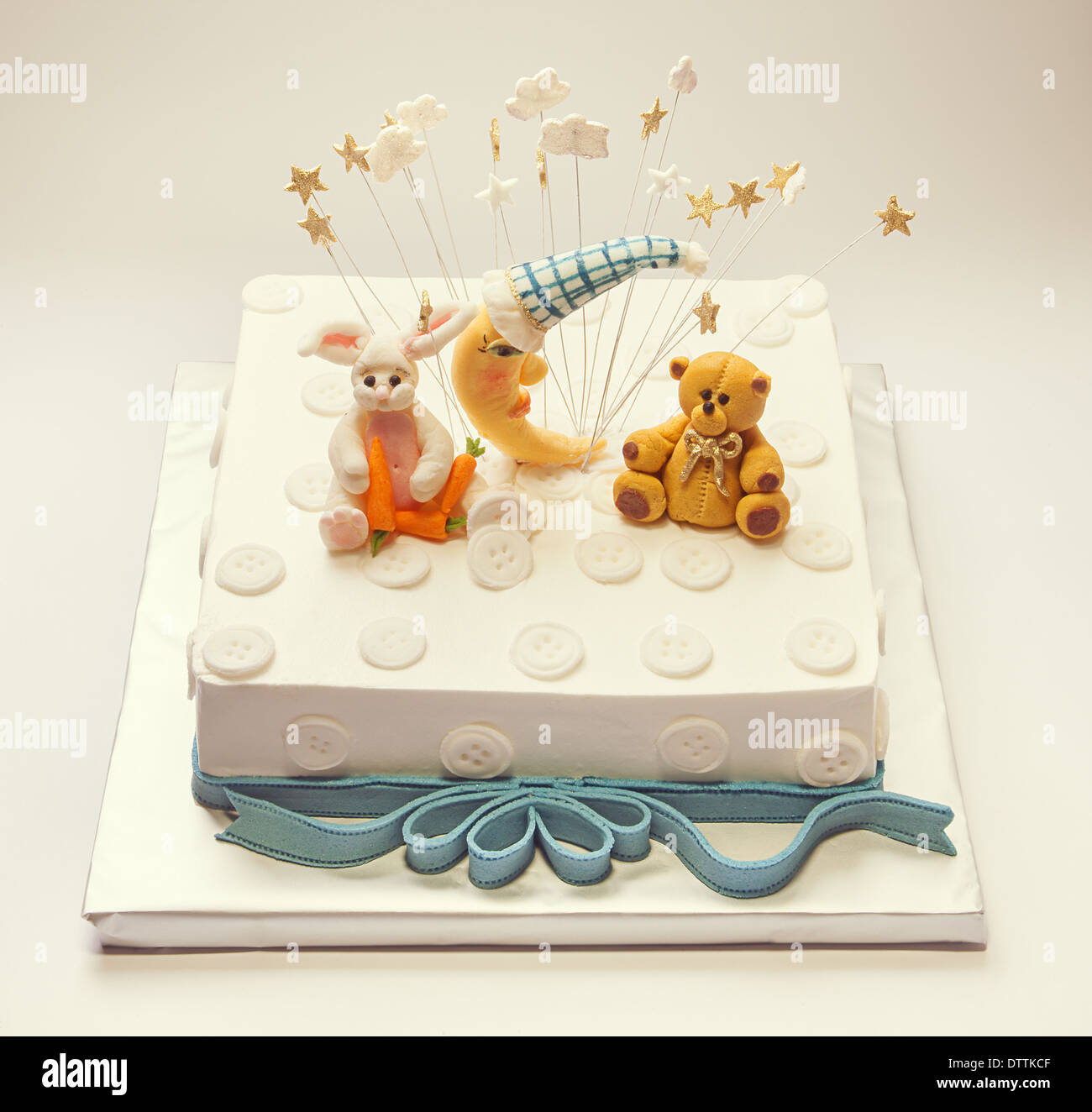 Gateau D Anniversaire Pour Un Garcon Drole Avec Des Boutons Et Des Animaux Decoration Faite De Sucre Photo Stock Alamy