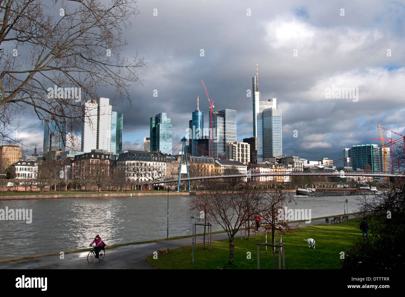 Frankfurt am Main German Financial District Sky line Centre-ville Rivière Allemagne Hessen Banque D'Images