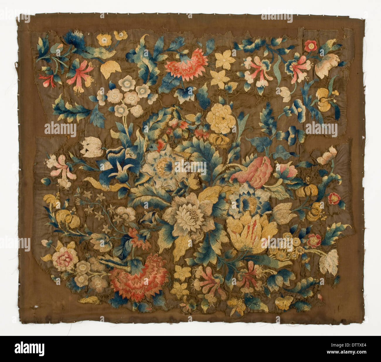 Panneau brodé en laine et soie avec un motif floral, éventuellement, c.1750 Banque D'Images