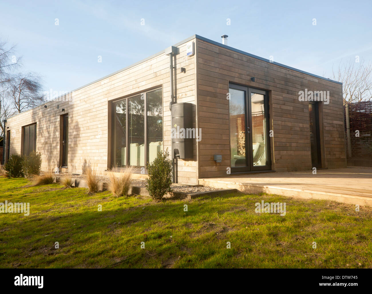 Murs de lambris en chêne moderne récemment construit maison durable à Rogue, Suffolk, Angleterre Banque D'Images