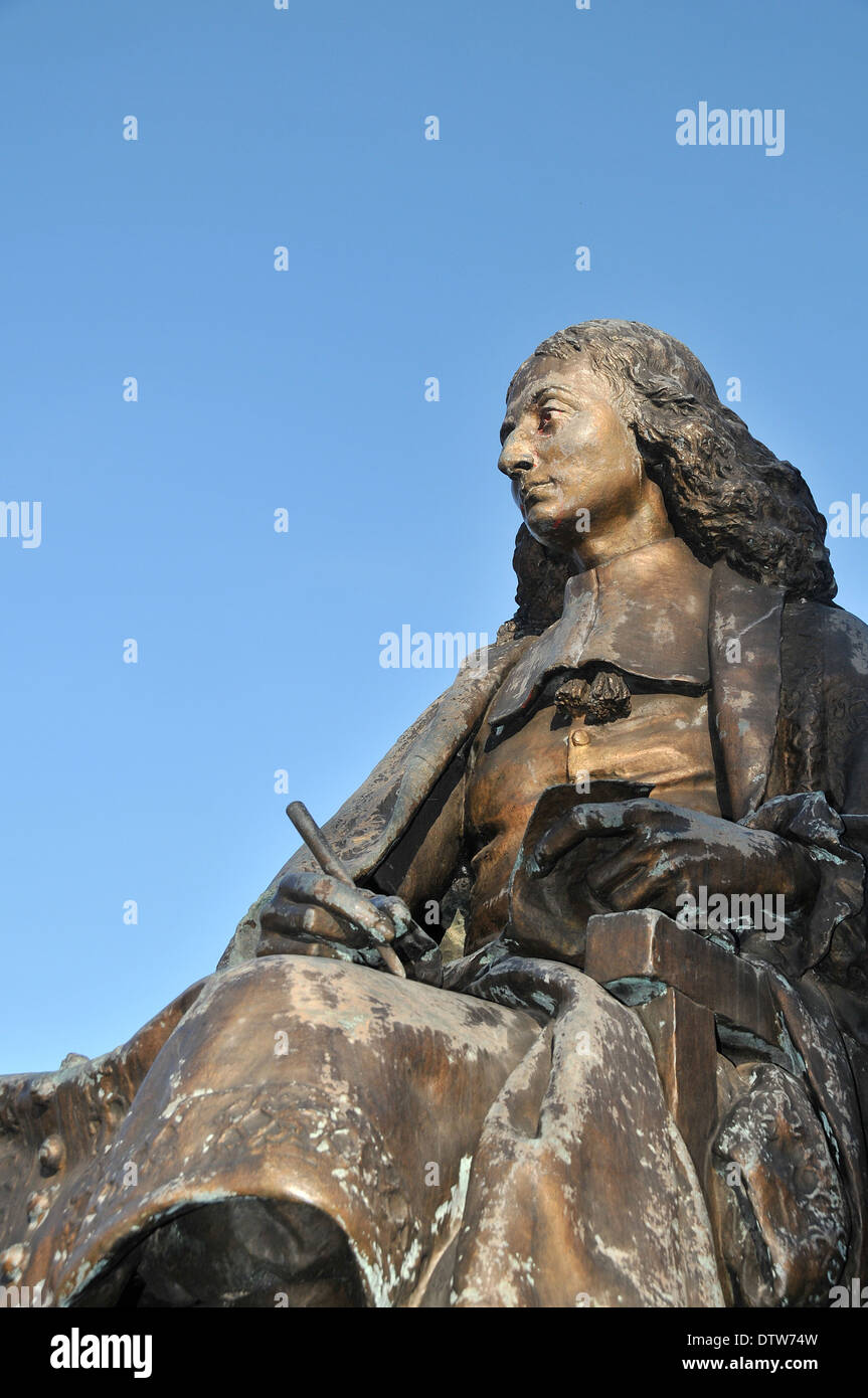 Statue de Blaise Pascal Pascal square, sculpture réalisée par Eugène Guillaume (1822-1905), Clermont-Ferrand, Puy-de-Dôme, Auvergne, France Banque D'Images