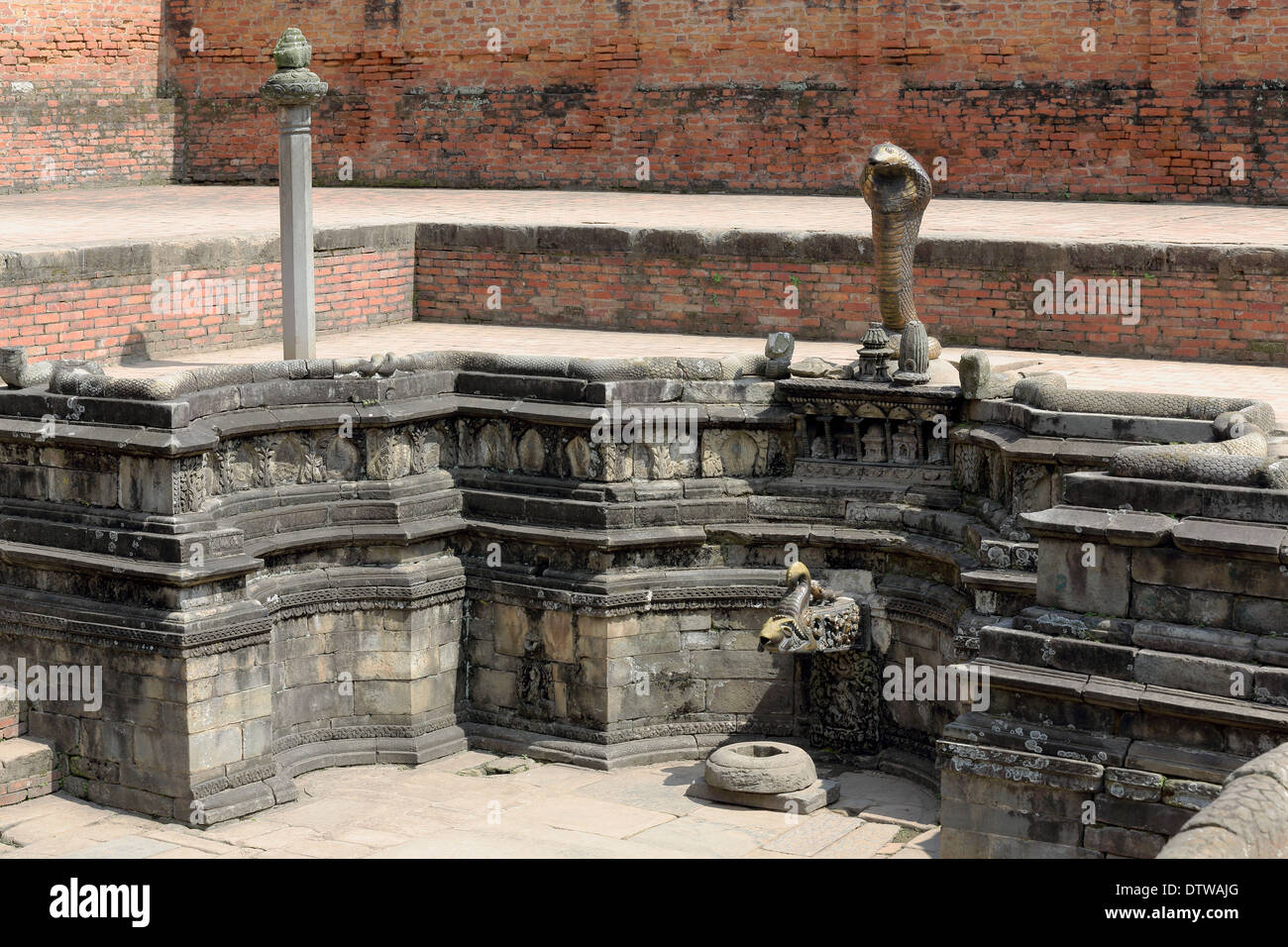 Le Naga Pokhari ou bassin Phuku Naga-fontaine au Sadashiva Bhairab Chowk. 55 Palace-Durbar Square-Bhaktapur Fenêtre-Népal. Banque D'Images