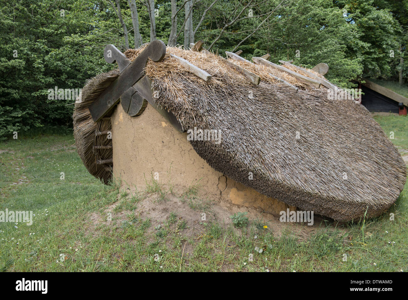 Maison Viking viking danois dans un musée du village. Banque D'Images