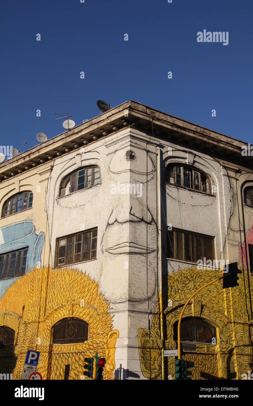 Rome, Italie. 24 février 2014. Street Art Par l'artiste Blu sur une ancienne caserne bâtiment dans le quartier Ostiense à Rome Italie Crédit : Gari Wyn Williams/Alamy Live News Banque D'Images