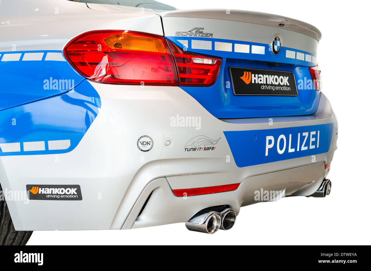 MUNICH, ALLEMAGNE - le 27 décembre 2013 : nouveau modèle BMW voiture de police allemand. Isolé sur blanc, Banque D'Images