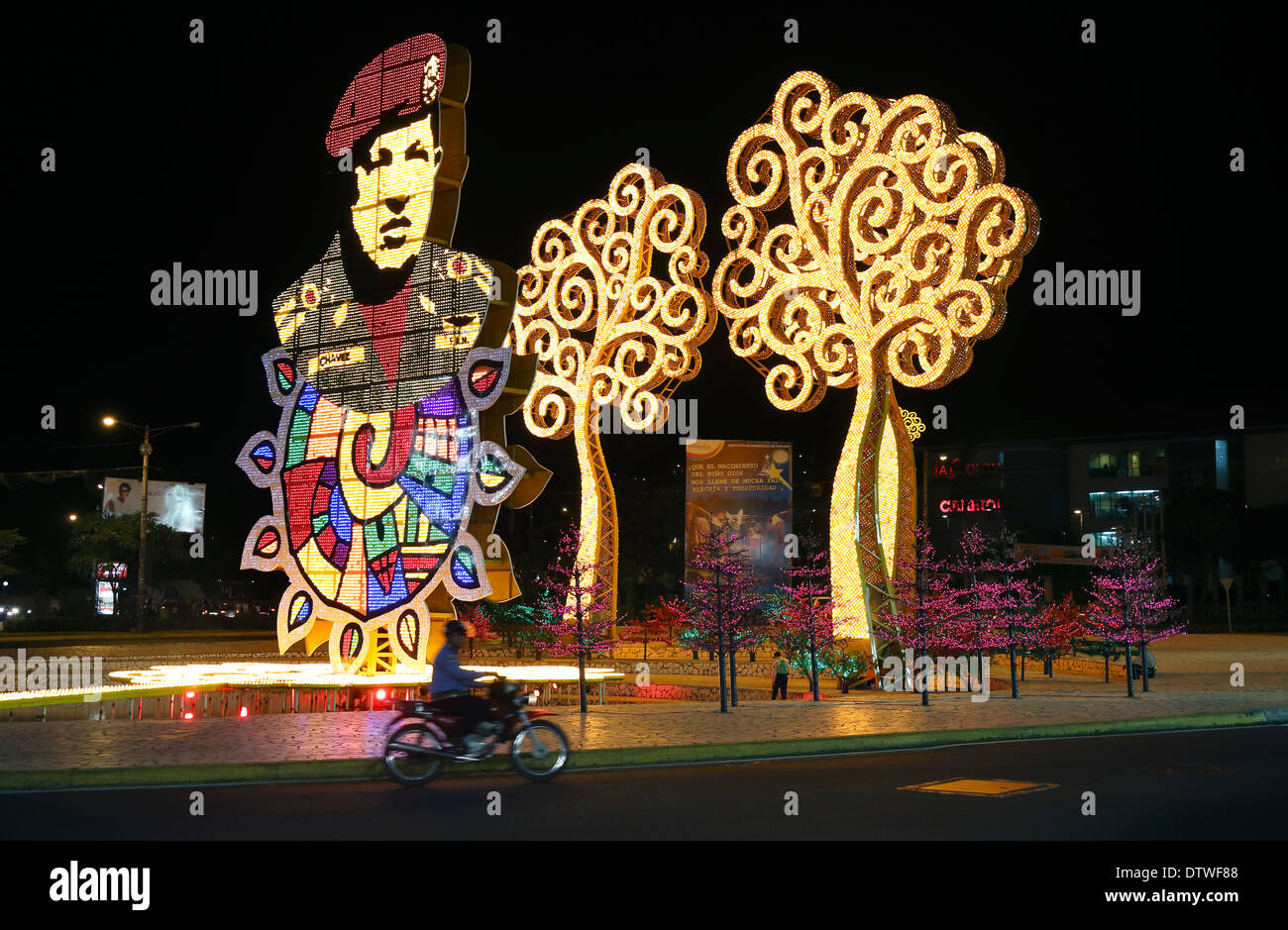L'ancien président du Venezuela Hugo Chávez memorial de lumières, Managua, Nicaragua Banque D'Images