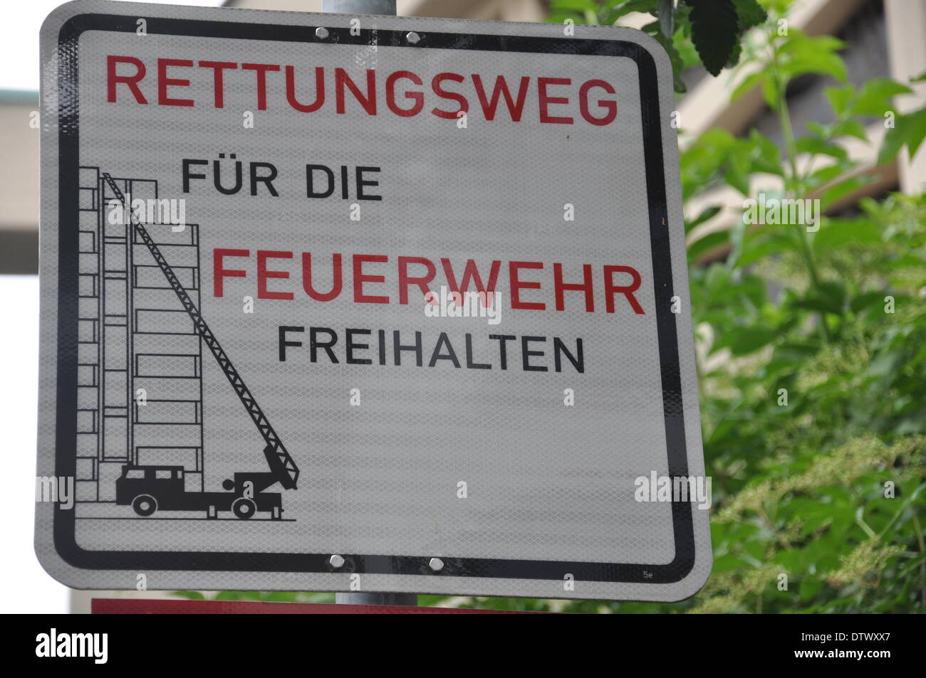 Verkehrszeichen ZS3-08 Rettungsweg für die Feuerwehr freihalten