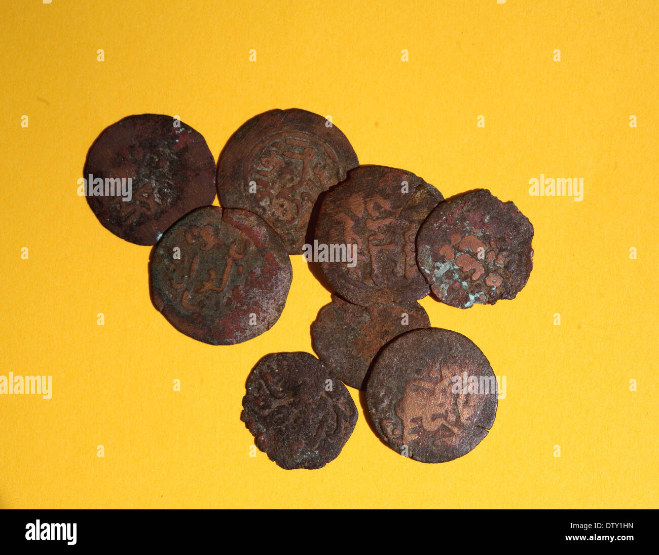 Pièces frappées en cuivre 11-16ème siècle utilisée comme monnaie par les sultans de Kilwa dans ce qui est l'actuelle Tanzanie Banque D'Images