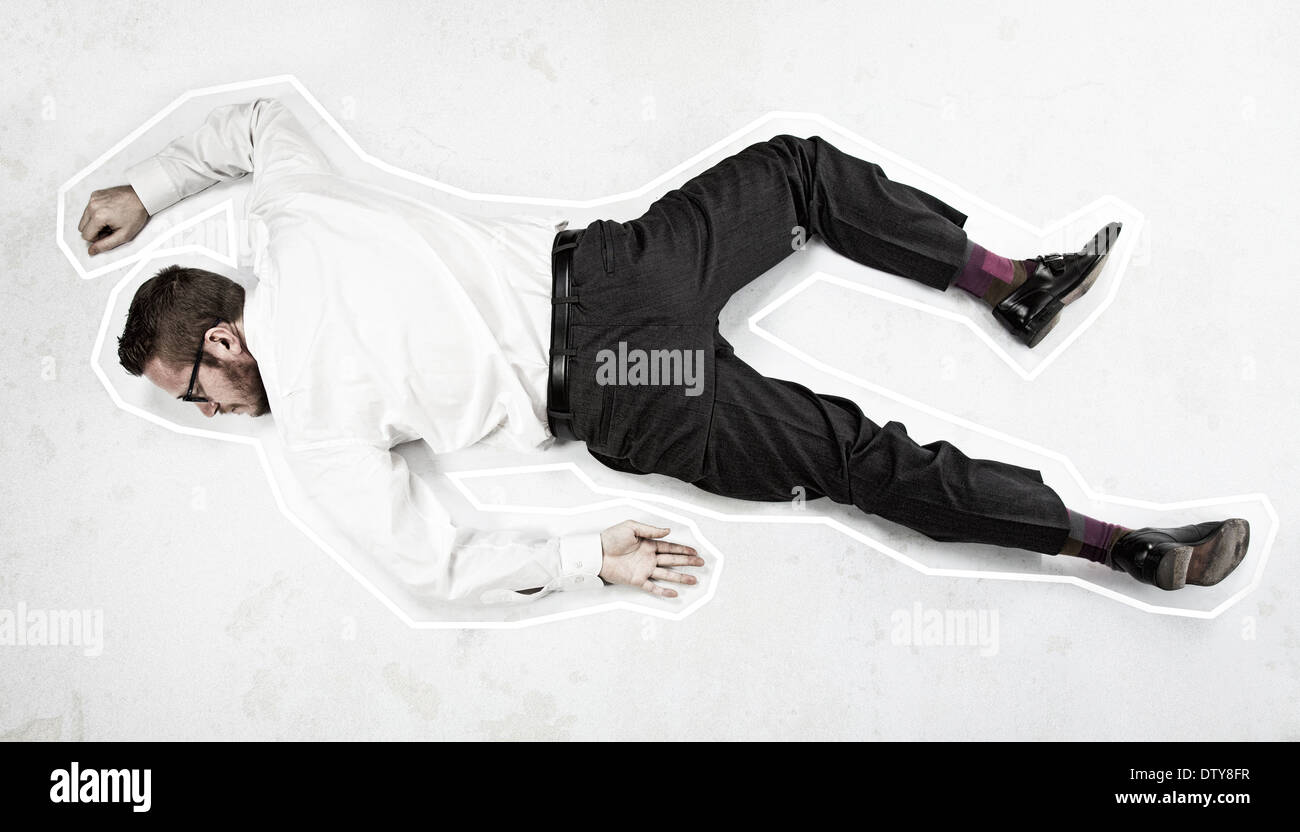 Corps mort sur un sol en béton Banque D'Images