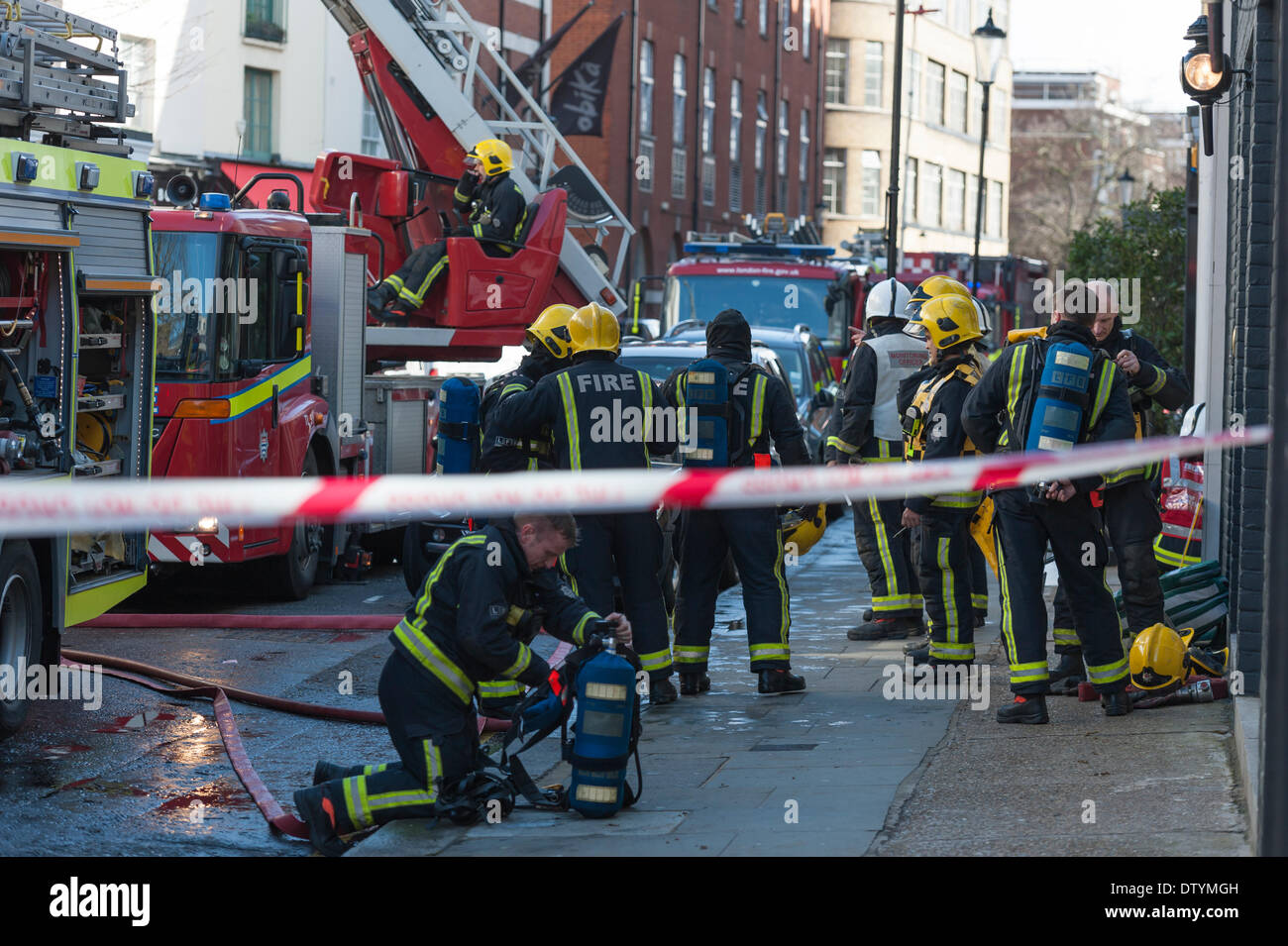 Un incendie s'est déclaré aujourd'hui à Daphne's Italian Restaurant en plein cœur de Chelsea, Londres. Pas de rapports de blessures ont été signalées à l'un de Kensington sud les plus anciens et les plus populaires destinations restaurant situé au Draycott Avenue. Credit : Lee Thomas/Alamy Live News Banque D'Images