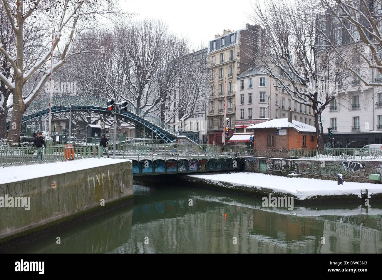 Paris canal dans la neige Banque D'Images
