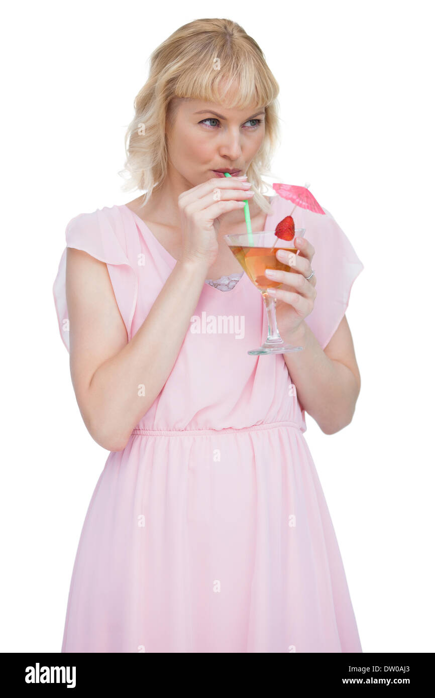 Attractive blonde drinking cocktail Banque D'Images