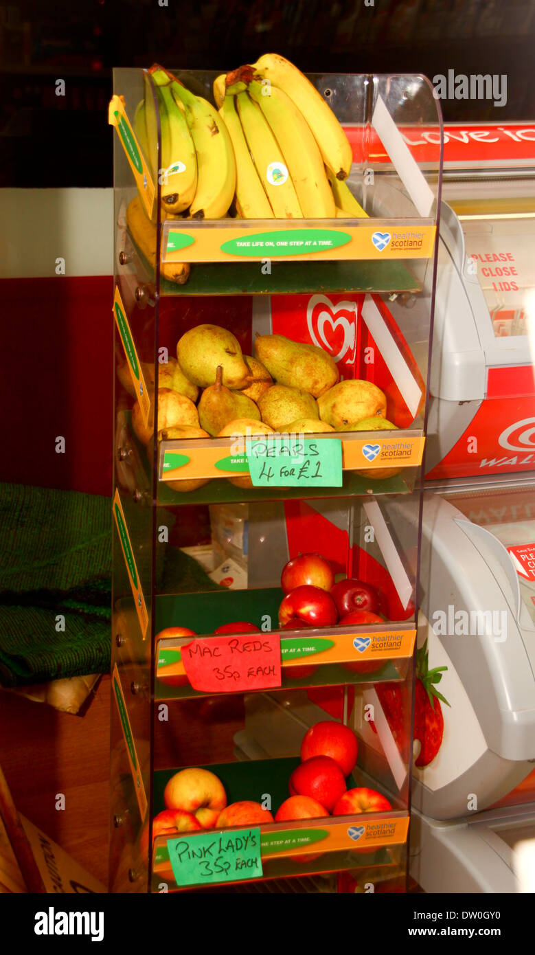 Fruits en petit magasin Banque D'Images