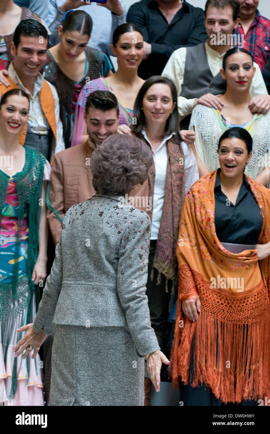 Madrid, Espagne. Feb 24, 2014. La Reine Sofia d'Espagne et du Ballet National d'visites Spanish National Dance Company à Naves del Matadero, 24 février 2014 à Madrid, Espagne. © Oscar Gonzalez/NurPhoto ZUMAPRESS.com/Alamy/Live News Banque D'Images