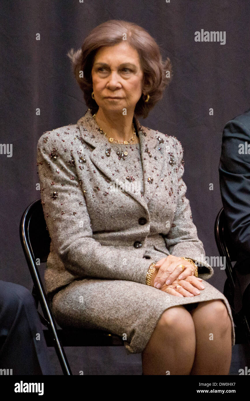 Madrid, Espagne. Feb 24, 2014. La Reine Sofia d'Espagne et du Ballet National d'visites Spanish National Dance Company à Naves del Matadero, 24 février 2014 à Madrid, Espagne. © Oscar Gonzalez/NurPhoto ZUMAPRESS.com/Alamy/Live News Banque D'Images