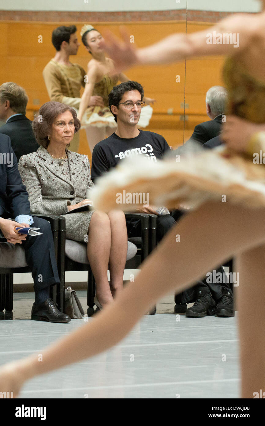 Madrid, Espagne. Feb 24, 2014. La Reine Sofia d'Espagne et du Ballet National d'visites Spanish National Dance Company à Naves del Matadero, 24 février 2014 à Madrid, Espagne. © Oscar Gonzalez/NurPhoto ZUMAPRESS.com/Alamy/Live News Banque D'Images