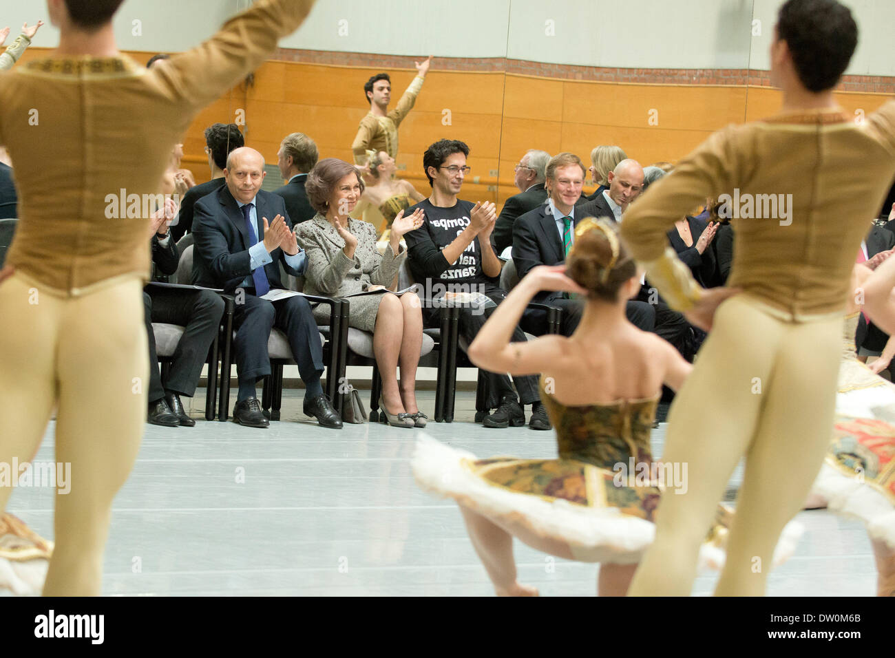 Madrid, Espagne. Feb 24, 2014. La Reine Sofia d'Espagne et du Ballet National d'visites Spanish National Dance Company à Naves del Matadero, 24 février 2014 à Madrid, Espagne. Crédit : Oscar Gonzalez/NurPhoto ZUMAPRESS.com/Alamy/Live News Banque D'Images