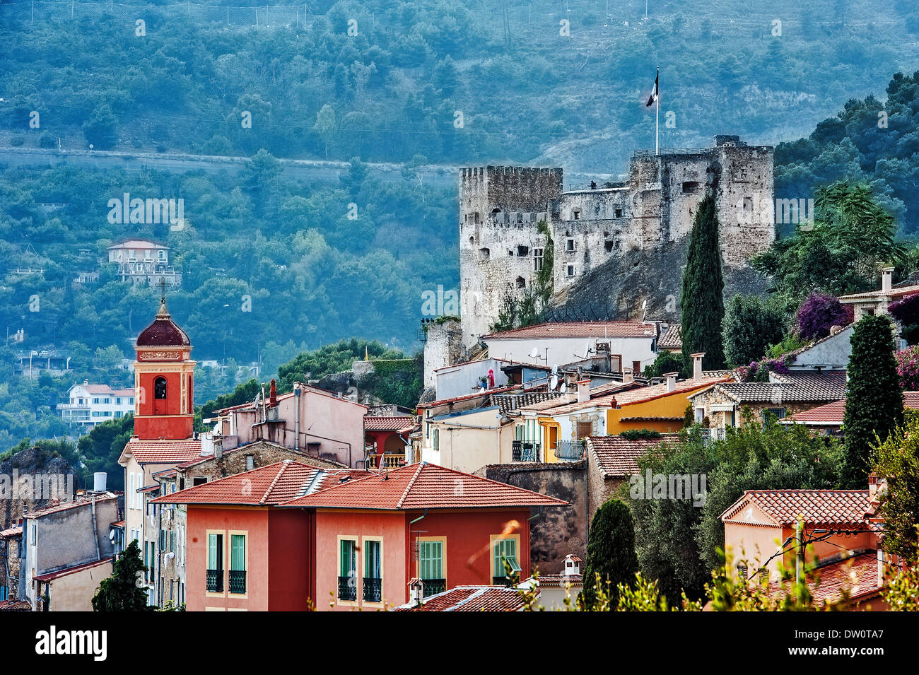 Europe, France, Alpes-Maritimes, Roquebrune-Cap-Martin. Château médiéval dans une vieille ville. Banque D'Images