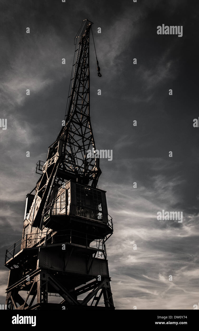 Grues de chargement électrique construit en 1951 par Stothert & Pitt situé à l'extérieur de l'abri de M dans le port de Bristol Banque D'Images