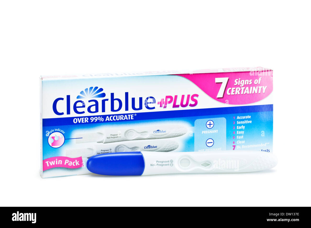 Test de grossesse Clearblue plus Accueil kit dans une boîte avec la jauge de test en face sur un fond blanc Banque D'Images