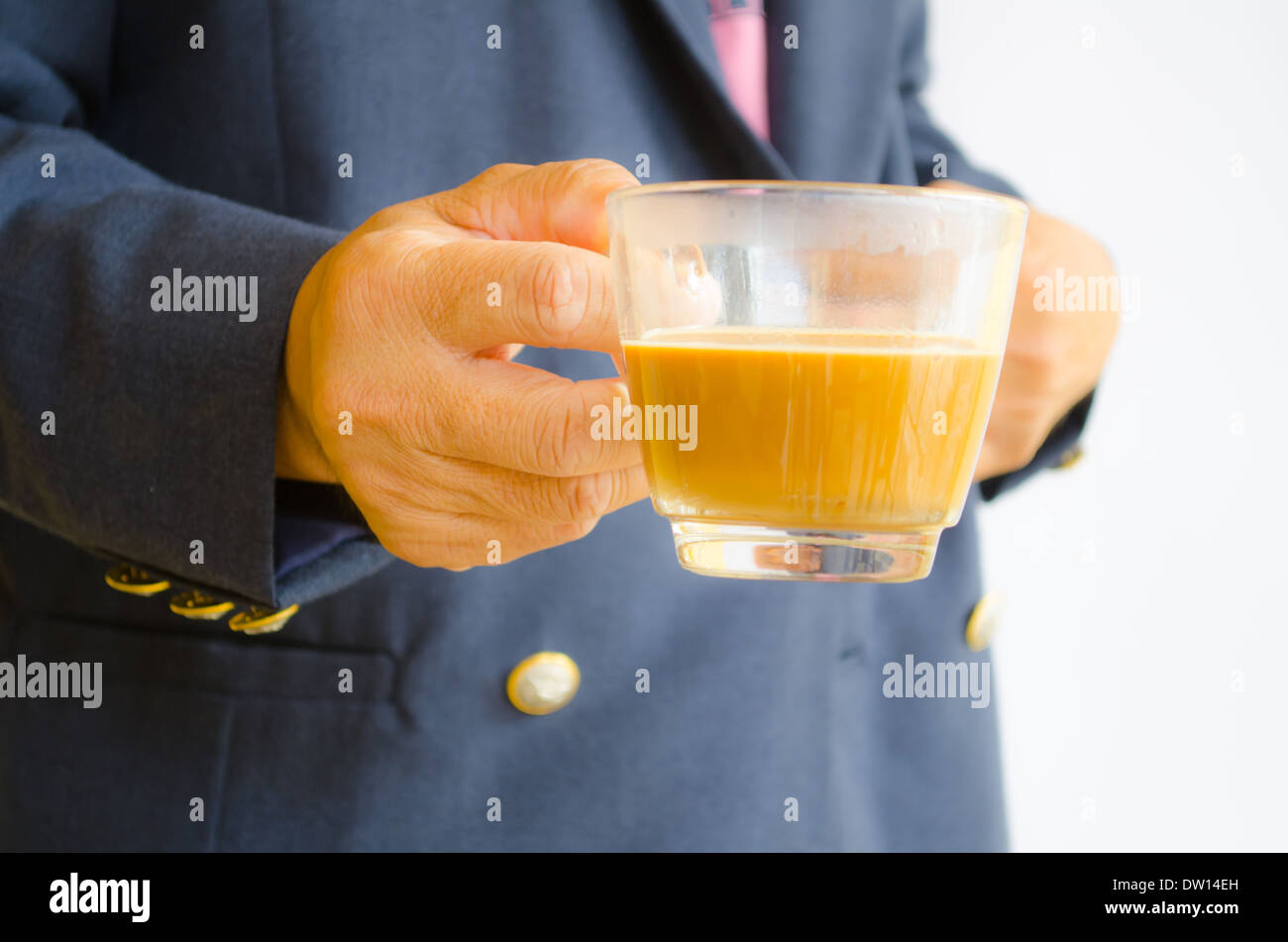 Businessman holding a cup of coffee Banque D'Images