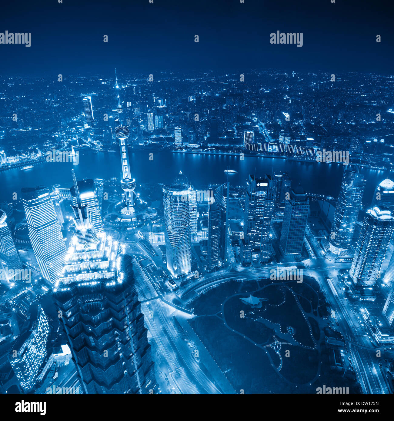 Shanghai la nuit avec ton bleu Banque D'Images