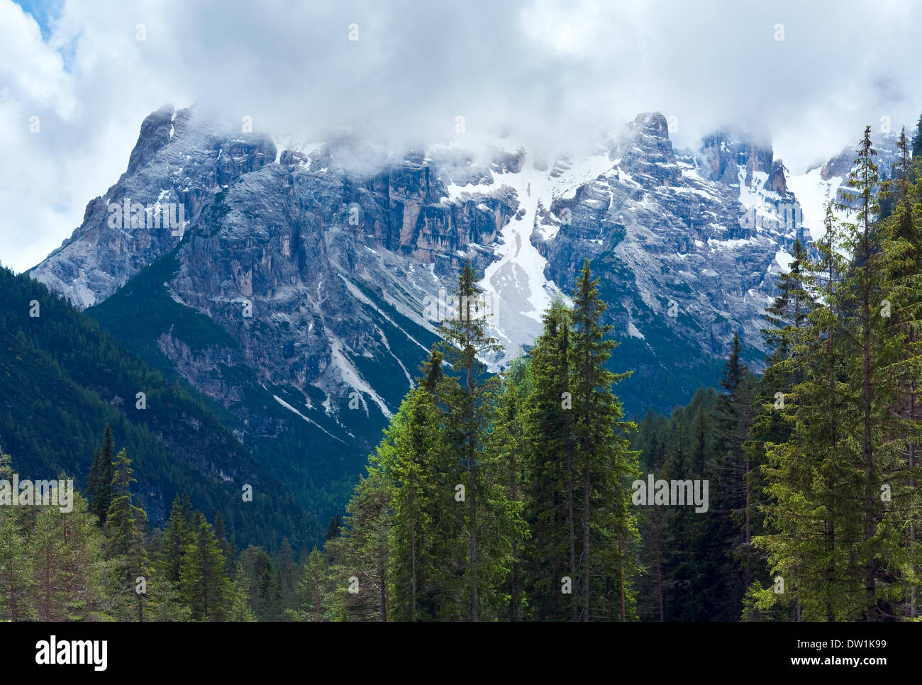 Vue d'été de montagne Dolomites Banque D'Images