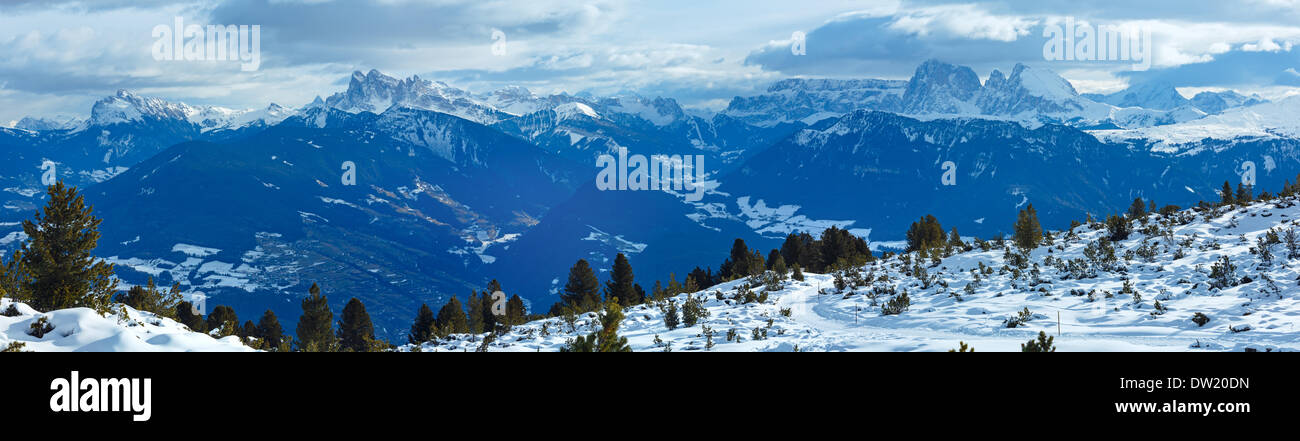 Beau paysage de montagne d'hiver. Banque D'Images