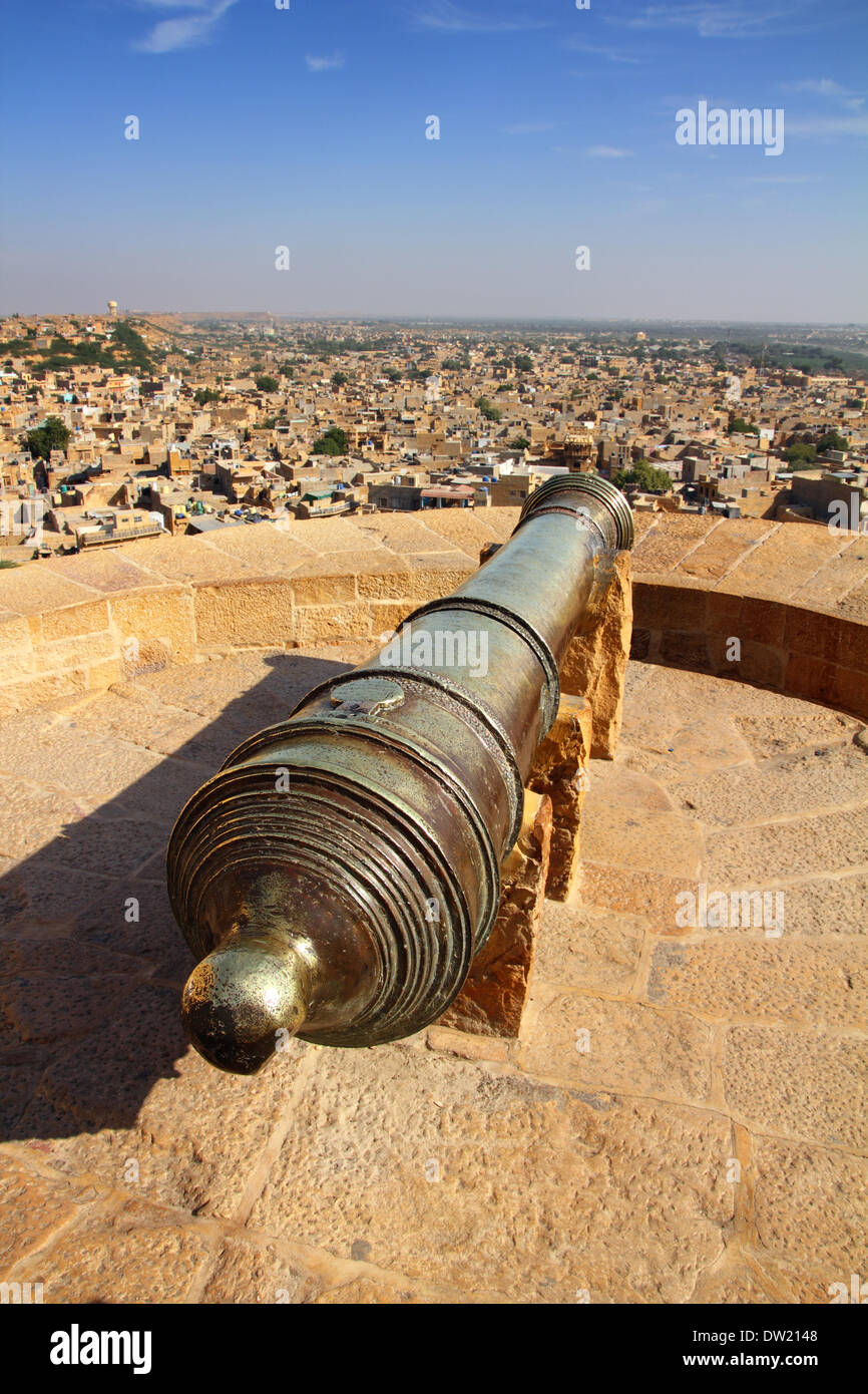 Vieux canon sur toit de fort Jaisalmer Banque D'Images