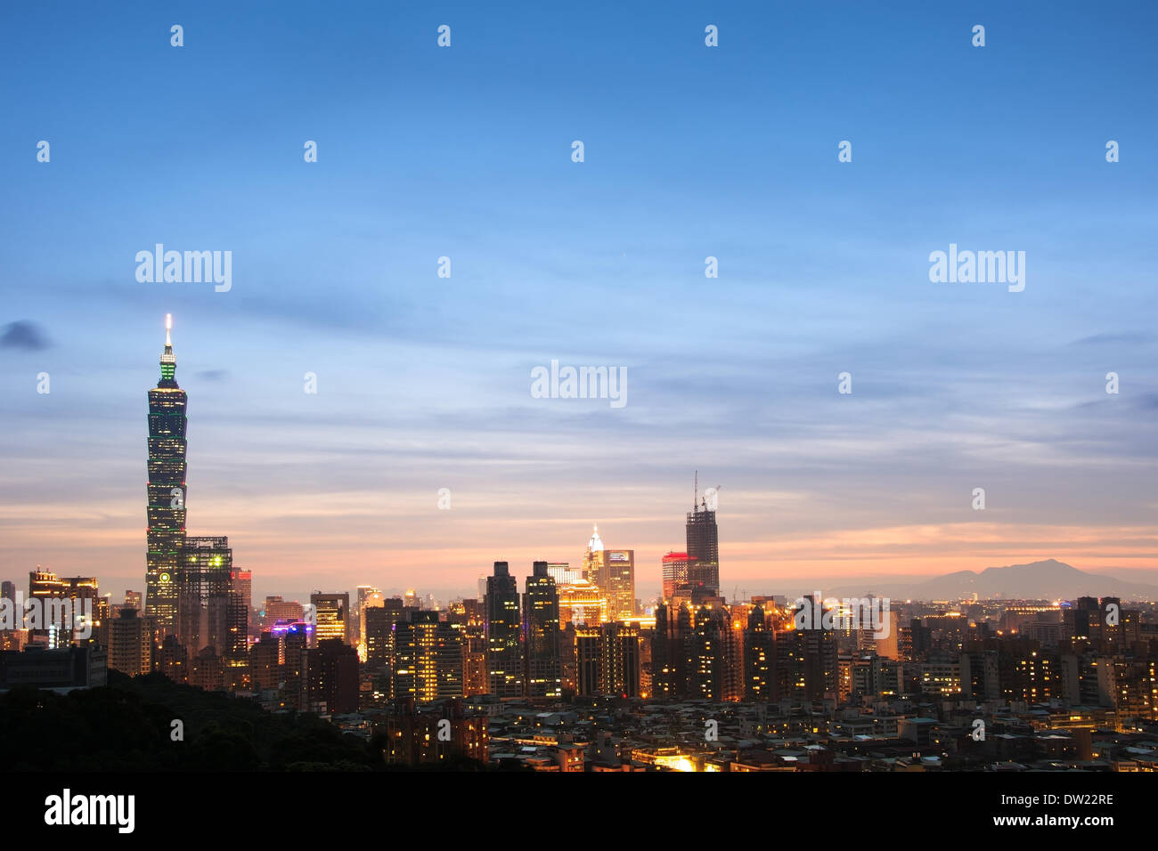 La nuit la ville de Taipei Banque D'Images