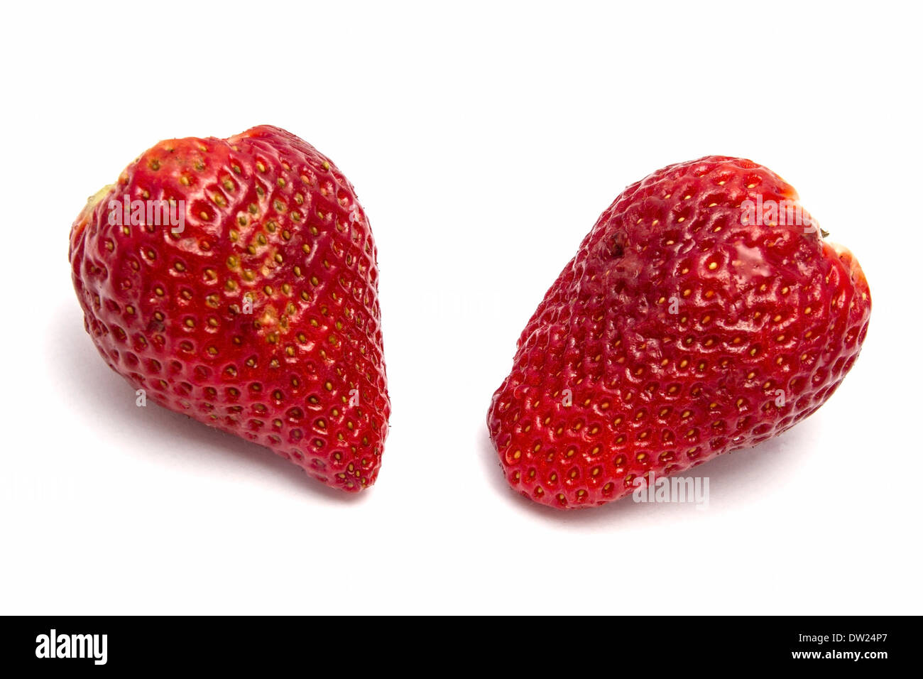 Fraises fraîches isolées sur fond blanc Banque D'Images