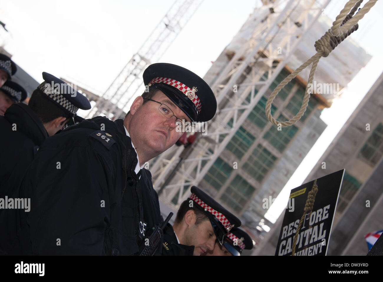 Londres Angleterre, 26 févr. 2014 : parti fasciste (EDL,BNP et de Bretagne première protestation) demande la peine de mort pour les assassins de Lee Rigby à l'Old Bailey à Londres. Photo par voir Li/Alamy Live News Banque D'Images