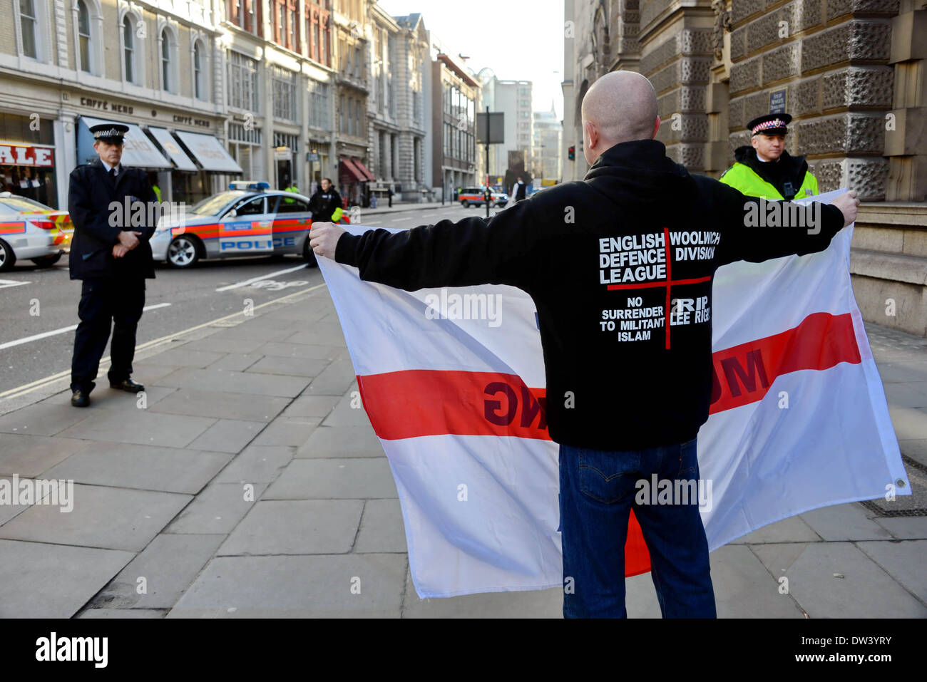 Londres Angleterre, 26 févr. 2014 : parti fasciste (EDL,BNP et de Bretagne première protestation) demande la peine de mort pour les assassins de Lee Rigby à l'Old Bailey à Londres. Photo par voir Li/Alamy Live News Banque D'Images