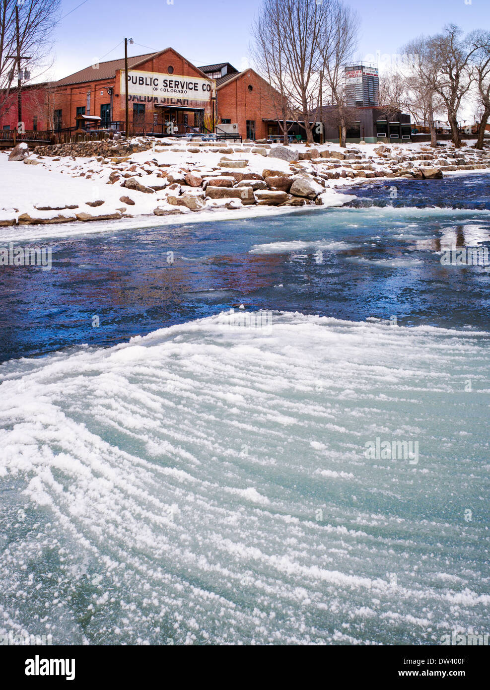 Steamplant maintenant rénové, la salida SteamPlant Theatre et centre de l'événement, la glace étranglée Arkansas River, Salida, Colorado, USA Banque D'Images