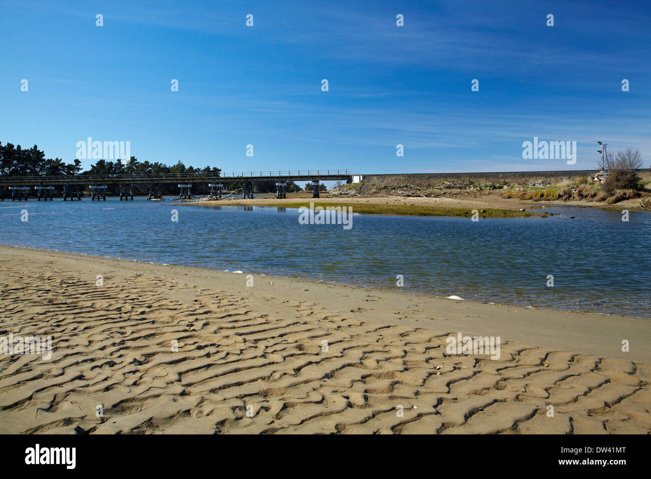 Rivière Waikouaiti, Karitane, et tronc principal ligne de chemin de fer, Dunedin, Otago, île du Sud, Nouvelle-Zélande Banque D'Images