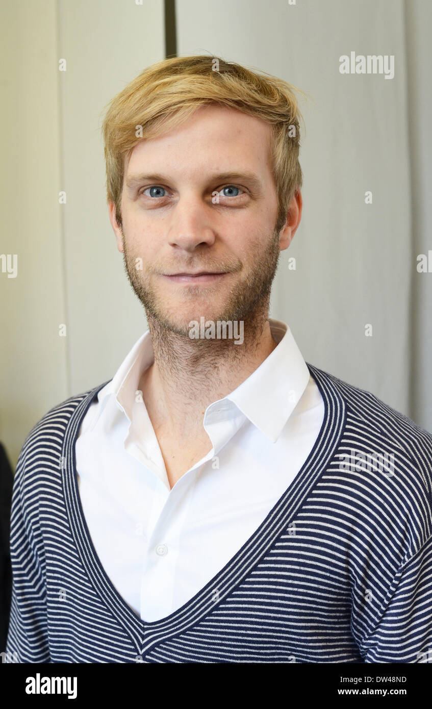 Berlin-Kreuzberg, Allemagne. 28 Juin, 2013. Exclusif - Fashion designer Oliver Luehr Achtland marque de mode de travail dans leur studio à Berlin-Kreuzberg, Allemagne, le 28 juin 2013. La marque basée à Berlin à la Mercedes Benz Fashion Week avec un défilé au Crown Palais du Prince le 02 juillet 2013. Photo : JENS KALAENE/dpa/Alamy Live News Banque D'Images