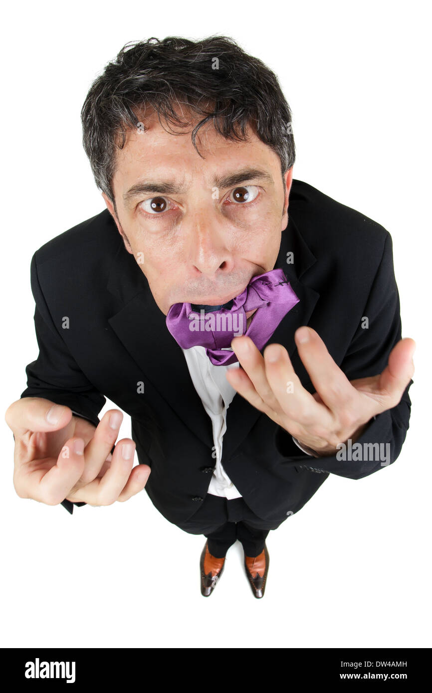 Elegant businessman eating sa cravate dans la frustration Banque D'Images