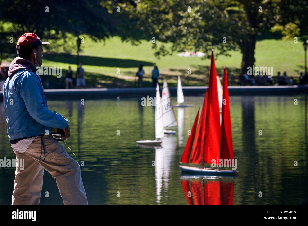 Central Park. L'eau d'hiver. Il s'agit d'un petit étang, à la hauteur de la rue 72 et 75, dans lesquelles nous voyons que les New-yorkais Banque D'Images