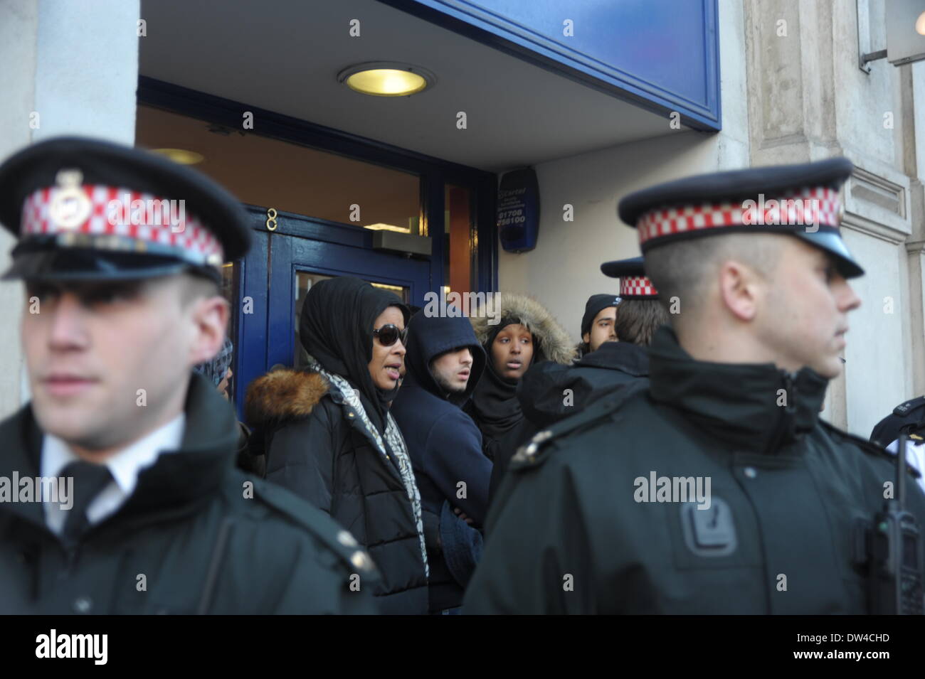 Londres, Royaume-Uni. 26 février 2014. Les manifestants appellent à la peine de mort à l'extérieur de l'Old Bailey à la condamnation des meurtriers de batteur Lee Rigby Crédit : JOHNNY ARMSTEAD/Alamy Live News Banque D'Images