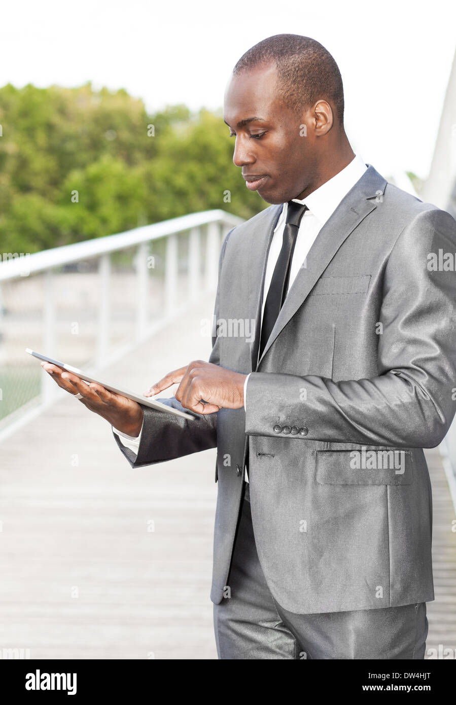 Portrait of a businessman working on electronic tablet Banque D'Images