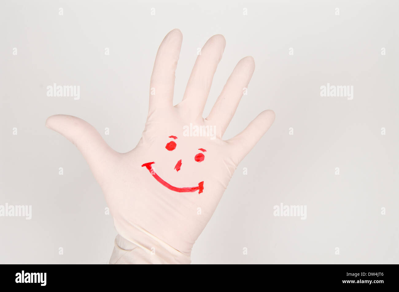 Sourire dessiné sur une main. Banque D'Images