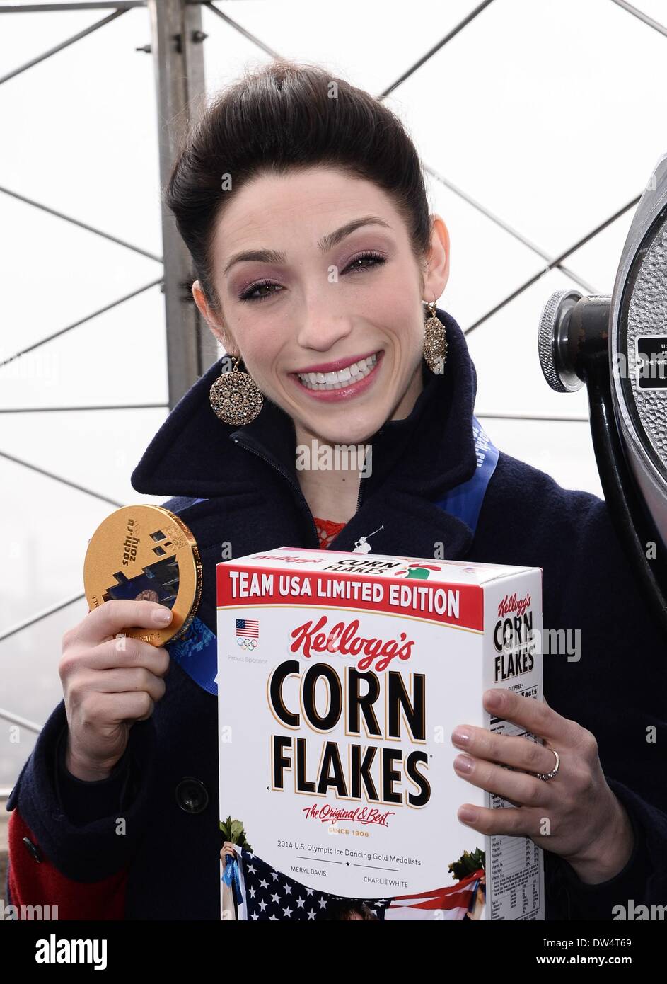 New York, NY, USA. Feb 27, 2014. Meryl Davis lors d'une apparition publique pour la glace olympique régnant pour visiter l'Empire State Building, Empire State Building, New York, NY, 27 février 2014. Credit : Eli Winston/Everett Collection/Alamy Live News Banque D'Images