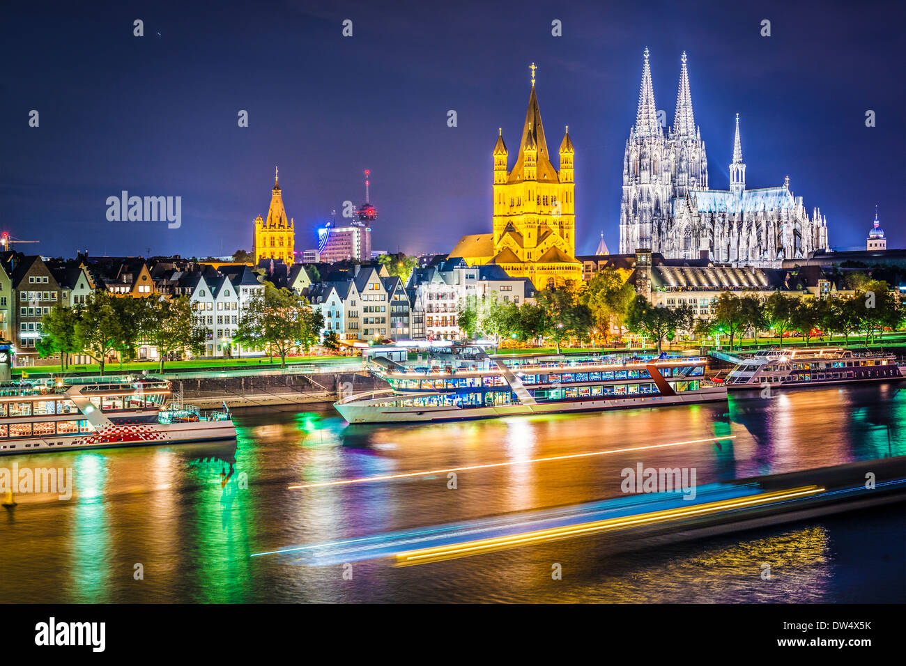 Cologne, Allemagne cityscape sur le Rhin. Banque D'Images