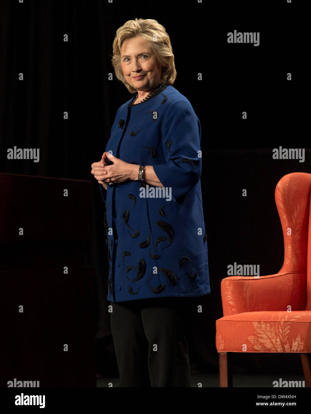 Coral Gables, en Floride, aux Etats-Unis. Feb 26, 2014. HILLARY CLINTON prononce un discours devant des étudiants, des professeurs, du personnel et des invités à la BankUnited Center sur le campus de l'Université de Miami. © Brian Cahn/ZUMAPRESS.com/Alamy Live News Banque D'Images