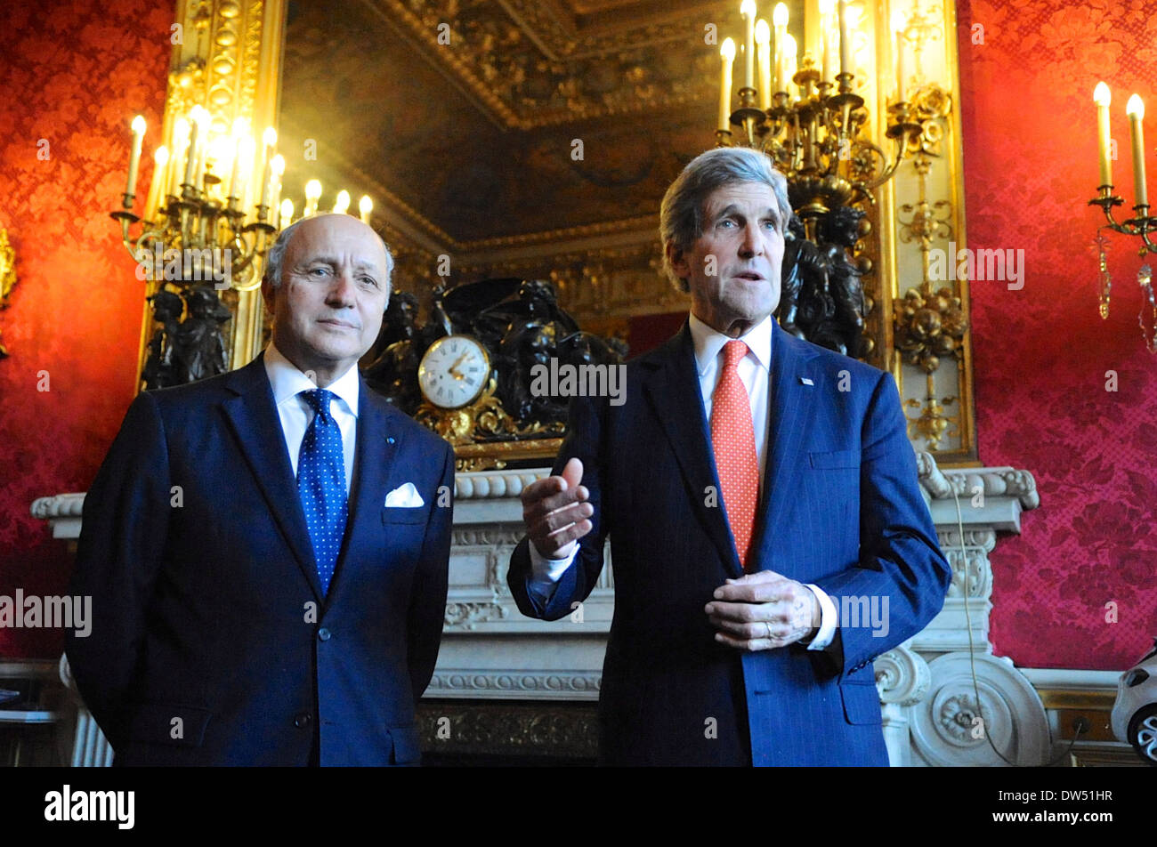 Rencontre avec le secrétaire Kerry Fabius, ministre français des affaires étrangères à Paris Banque D'Images