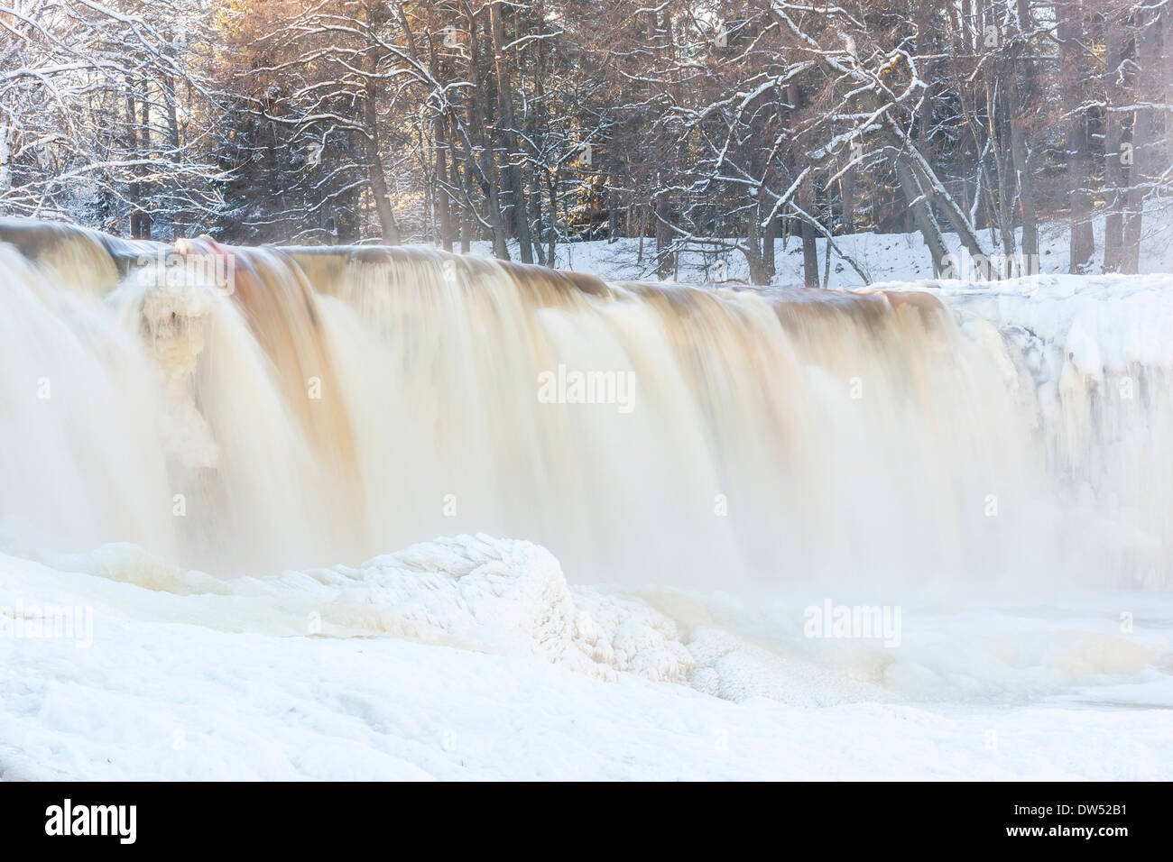 Cascade de glace appelé comme Keila Juga au winter en Estonie Banque D'Images