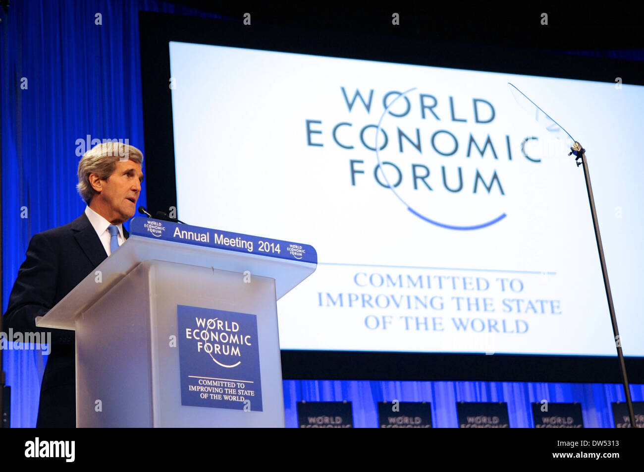 Kerry secrétaire prononce un discours aux participants au Forum économique mondial 2014 Banque D'Images