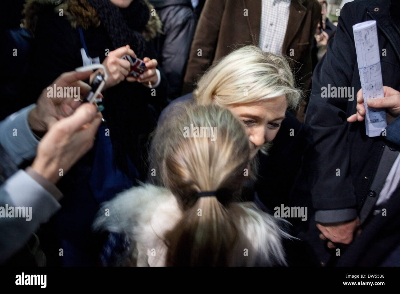 Paris, France. Feb 25, 2014. MArine Le Pen et Marion Marechal Le Pen à l'assemblée annuelle de l'agriculture à Paris, le 25 février 2014. © Michael Bunel/NurPhoto ZUMAPRESS.com/Alamy/Live News Banque D'Images