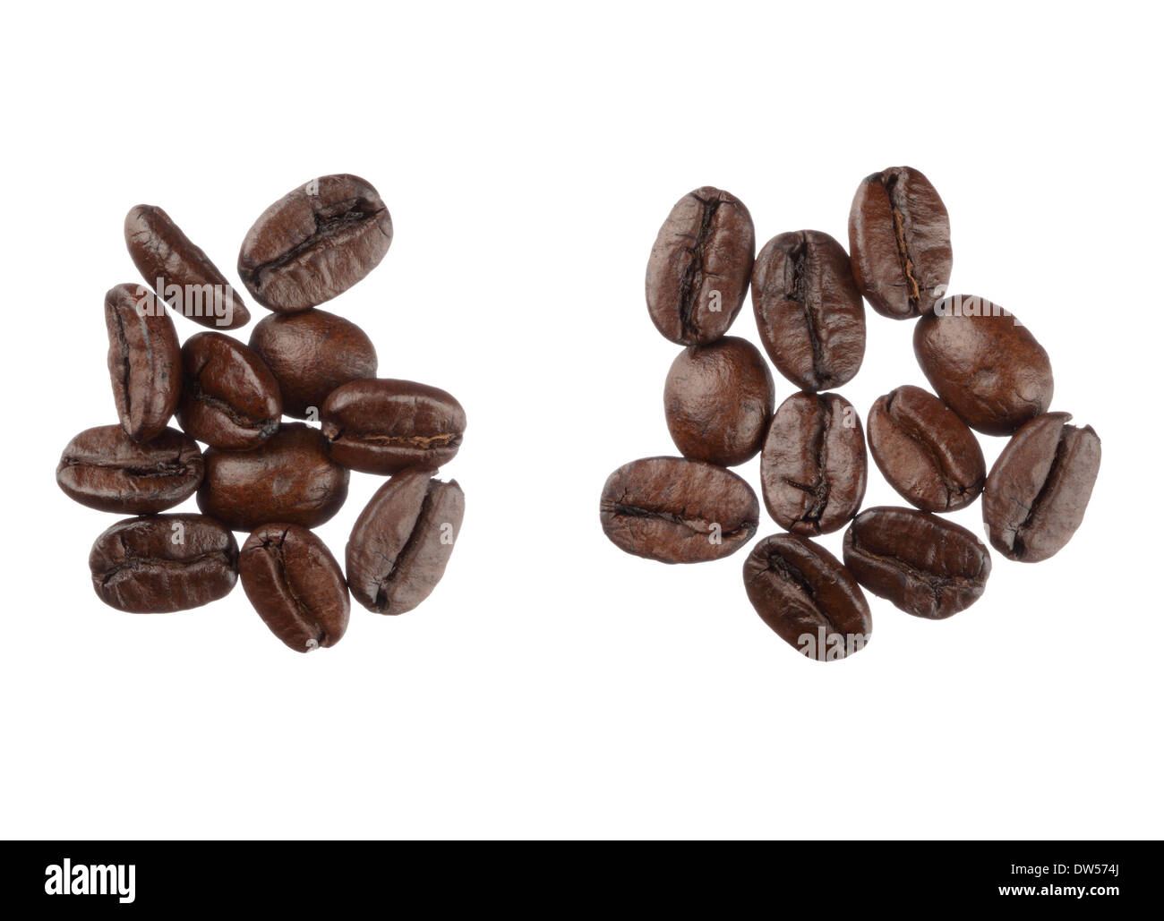 Les grains de café isolé sur fond blanc close up Banque D'Images