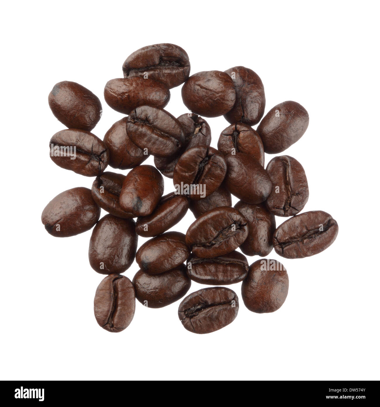 Tas de grains de café isolé sur fond blanc close up Banque D'Images